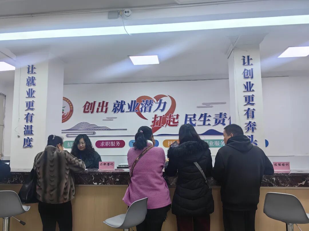 零工市场现场报名.jpg